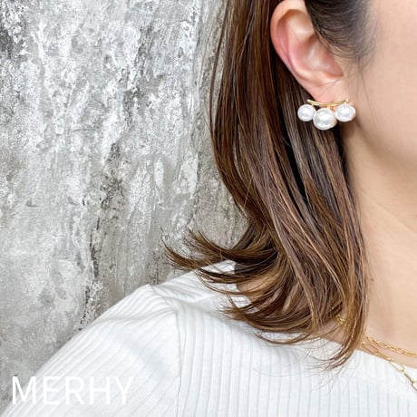 ３連パールピアス