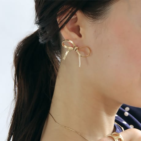 メタルリボンピアス