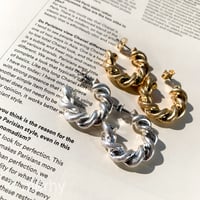 ツイストフープピアス