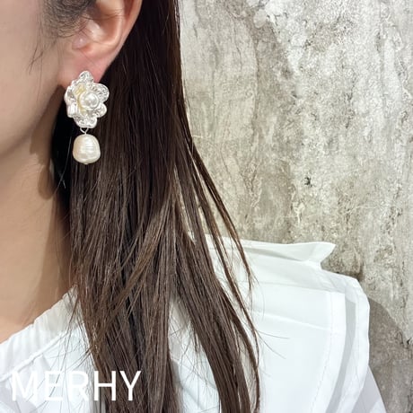 フラワーピアス W2204