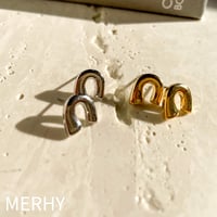 馬蹄ピアス
