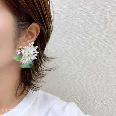 もしゃもしゃホロピアス