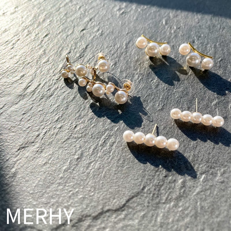 ripsalis minous ピアス　パール3連 ripsalis minous ピアス パール3連 - メルカリ