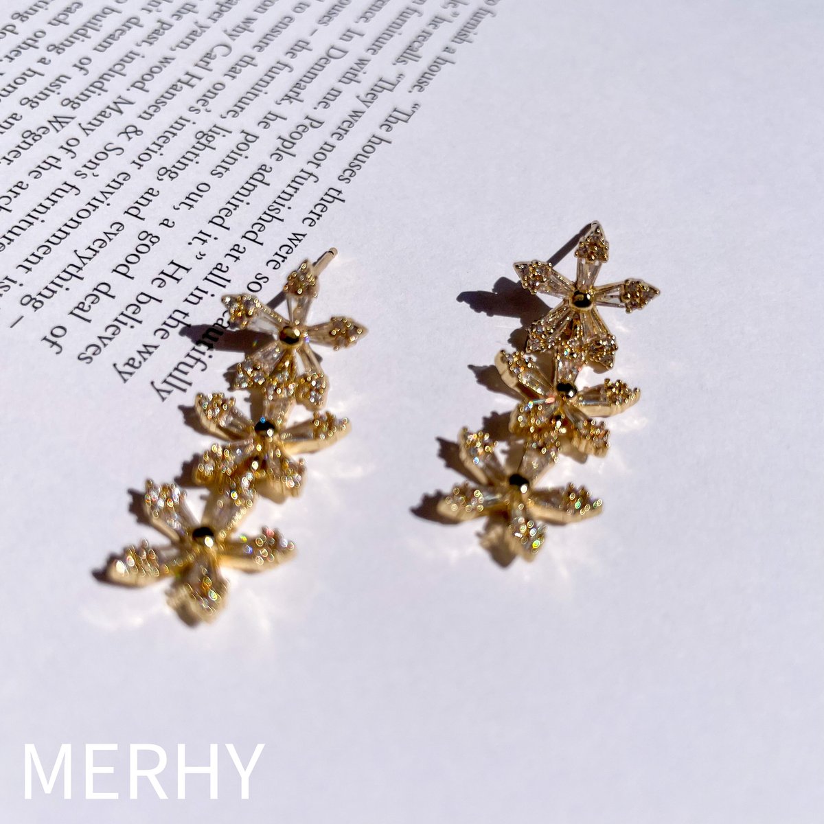 YG 三連 フラワー ピアス 3連クリスタルフラワーピアス | MERHY