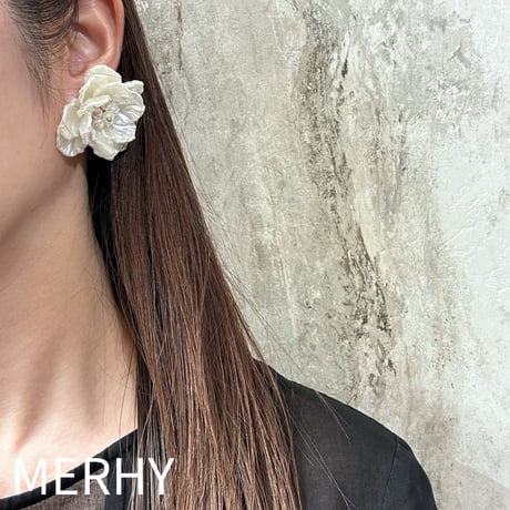 フラワーピアス