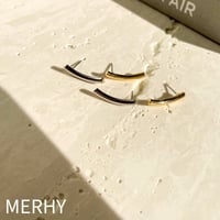 ラインピアス