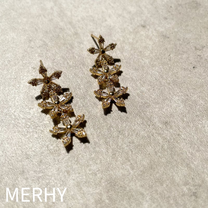 3連クリスタルフラワーピアス | MERHY