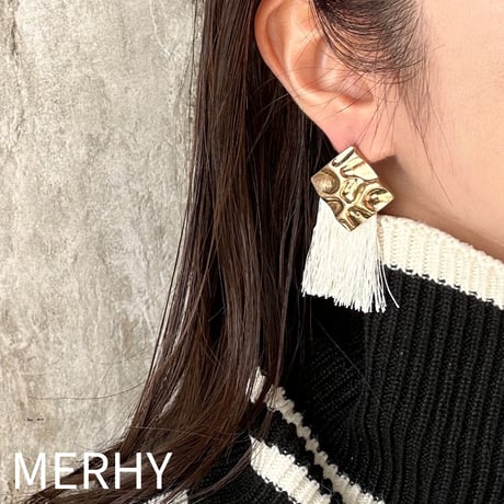タッセルピアス