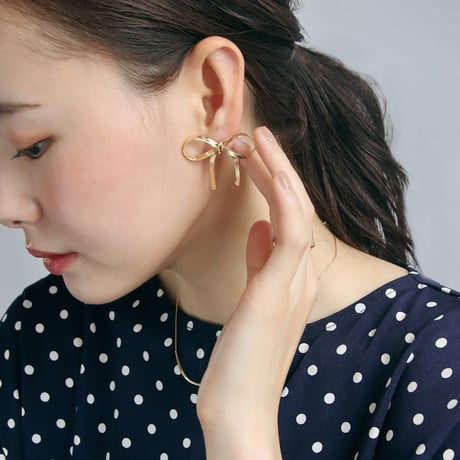 メタルリボンピアス