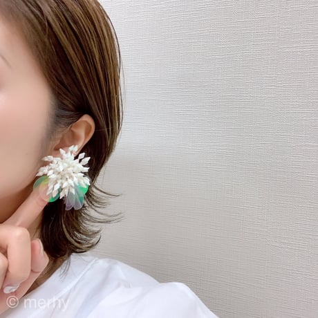 もしゃもしゃホロピアス