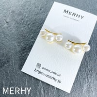３連パールピアス
