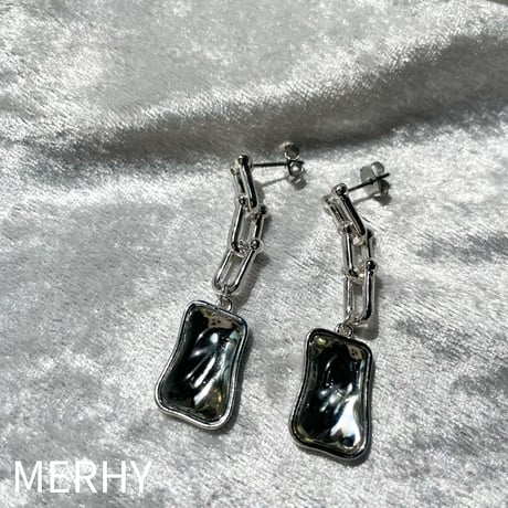 Uリンクドロップピアス