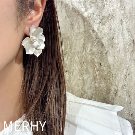 フラワーピアス W2201