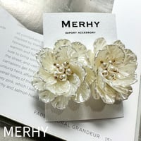 フラワーピアス