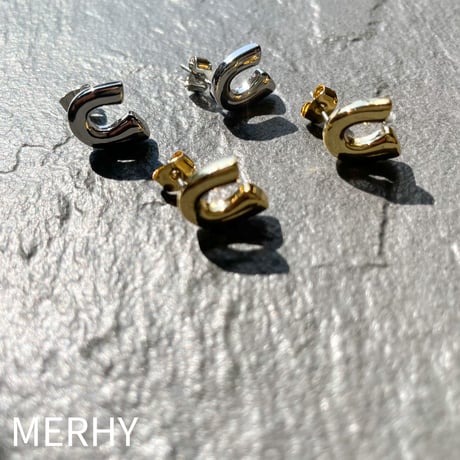 馬蹄ピアス