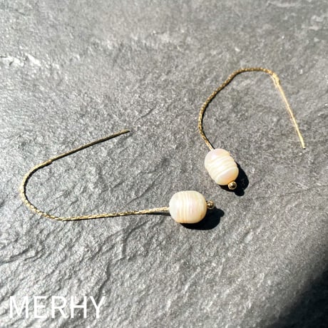 ドロップ淡水パールピアス