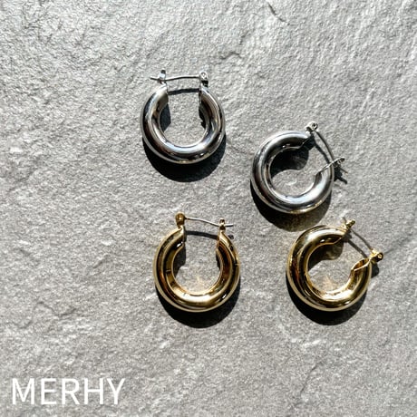 プランプフープピアス