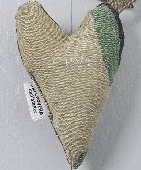 ARTEPOVERA｜【 ARTEPOVERA-25WI74013 】 US.カモジャケット RE-キーホルダー(LOVE)