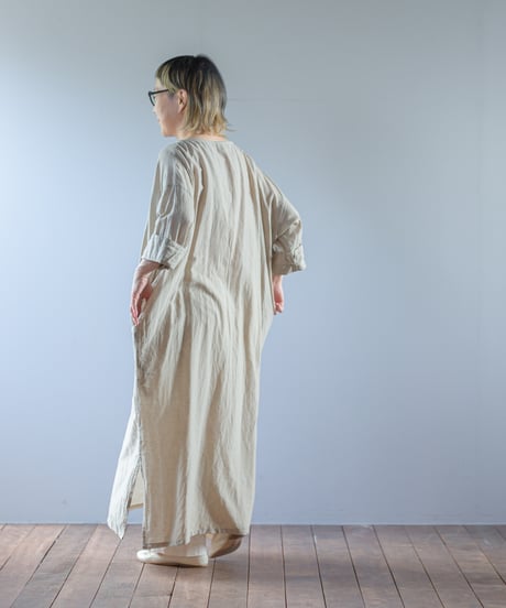 ATPOVA｜【 2026spring53(TEIBAN - ATP022)】 リネン＆コットン ボートネックロングワンピース(ポケット付き)(製品染)