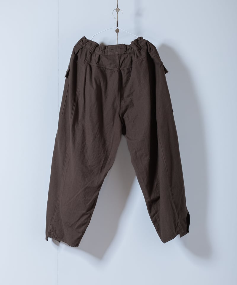 黒　カーゴワイドパンツ/ ARTEPOVERA 人気商品 TRスーツドレープコードワイドカーゴパンツ / テクノパンツ
