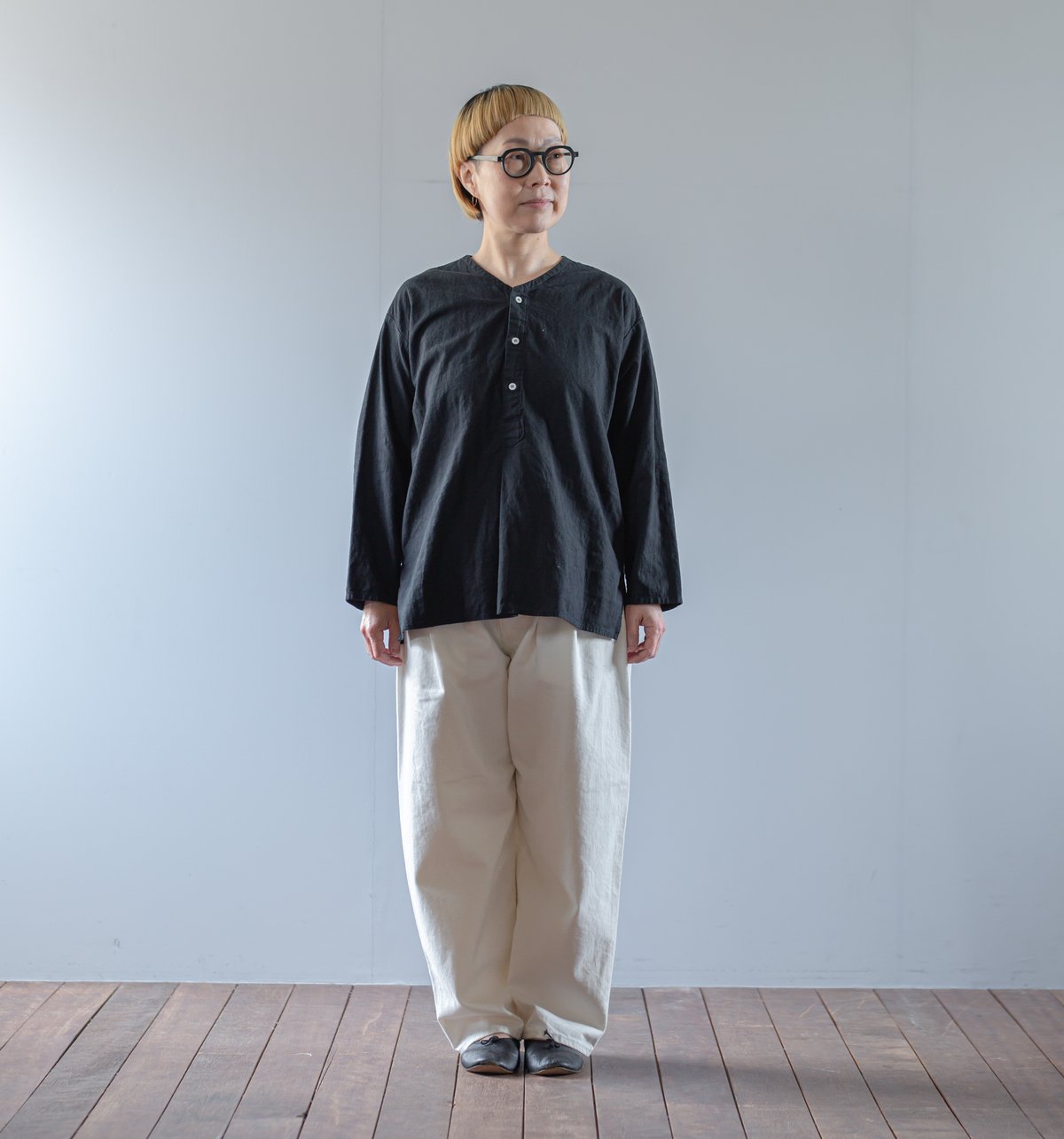 ATPOVA｜【 2025winter31 】 L/C VネックノーカラーSH（製品染） |