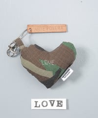 ARTEPOVERA｜【 ARTEPOVERA-25WI74038 】 US.カモジャケット RE-キーホルダー(LOVE)