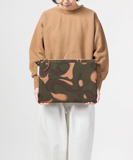 ★ARTEPOVERA【 artea-regoods009 】ハンガリー迷彩テント RE-フラットポーチ（L）キルト裏地