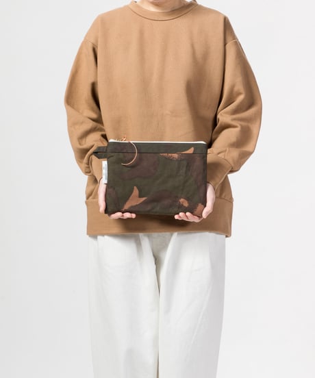 ★ARTEPOVERA【 artea-regoods008 】ハンガリー迷彩テント RE-フラットポーチ（M）キルト裏地