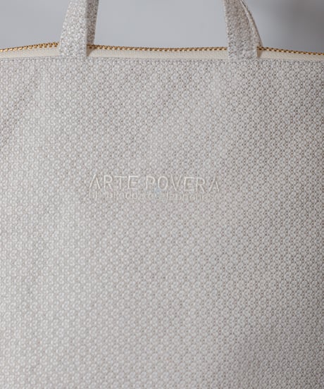 ATPOVA｜【 2026spring09 】 セレモニー リネンポリエステル混 サコッシュ(刺繡有)