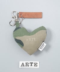 ARTEPOVERA｜【 ARTEPOVERA-25WI73035 】 US.カモジャケット RE-キーホルダー(ARTE)