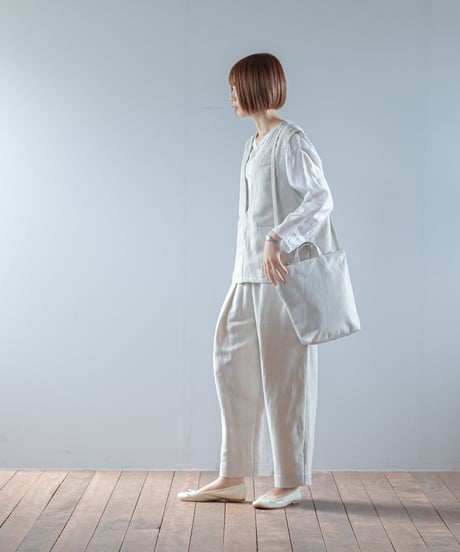ATPOVA｜【 2026spring09 】 セレモニー リネンポリエステル混 サコッシュ(刺繡有)