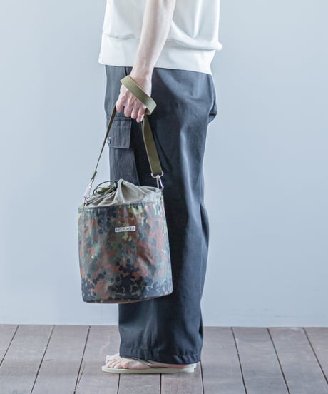 ARTE POVERA｜【 26SU32 】 ドイツ軍テント RE-巾着ショルダーBAG(M)