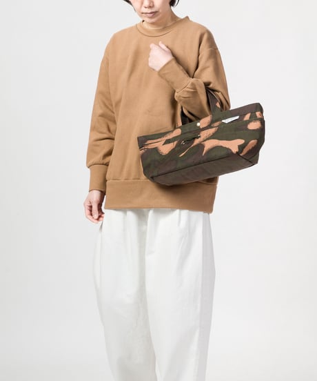 ★ARTEPOVERA【 artea-regoods017 】ハンガリー迷彩テント RE-ランチBAG（M）
