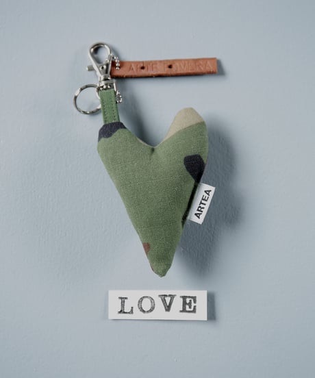 ARTEPOVERA｜【 ARTEPOVERA-25WI74055 】 US.カモジャケット RE-キーホルダー(LOVE)