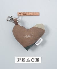 ARTEPOVERA｜【 ARTEPOVERA-25WI75033 】 US.カモジャケット RE-キーホルダー(PEACE)