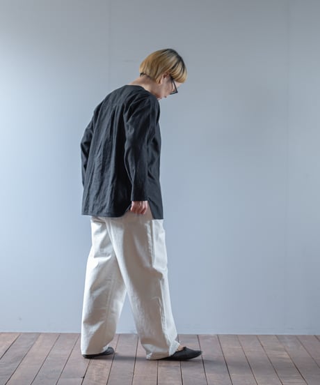 ATPOVA｜【 2025winter31 】 L/C VネックノーカラーSH（製品染）