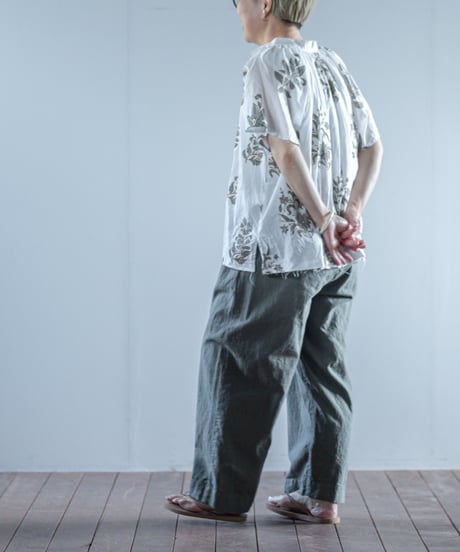 ATPOVA｜【 2025summer13 】インド草木染ハンドプリント スタンドギャザーSH