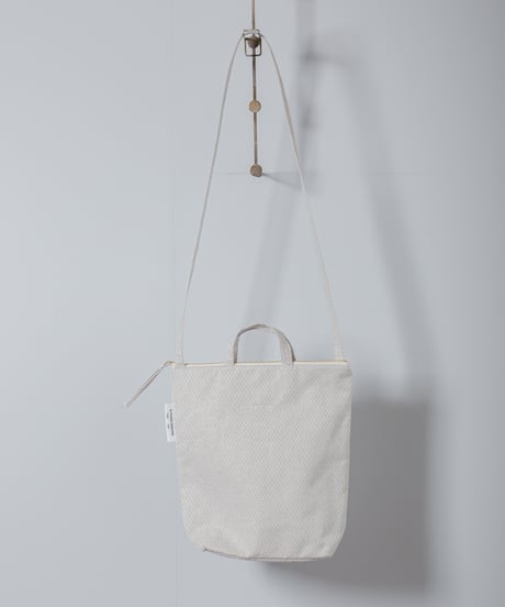 ATPOVA｜【 2026spring09 】 セレモニー リネンポリエステル混 サコッシュ(刺繡有)