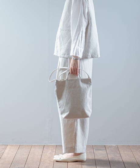 ATPOVA｜【 2026spring09 】 セレモニー リネンポリエステル混 サコッシュ(刺繡有)