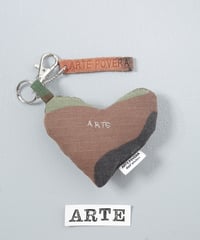 ARTEPOVERA｜【 ARTEPOVERA-25WI73028 】 US.カモジャケット RE-キーホルダー(ARTE)