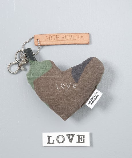 ARTEPOVERA｜【 ARTEPOVERA-25WI74028 】 US.カモジャケット RE-キーホルダー(LOVE)