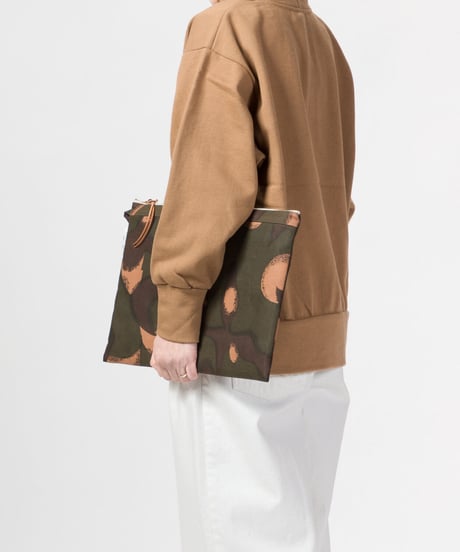 ★ARTEPOVERA【 artea-regoods009 】ハンガリー迷彩テント RE-フラットポーチ（L）キルト裏地