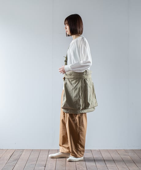 ARTE POVERA｜【 26WI27 】 イタリアチノシェラフ RE-ヘルメットBAG