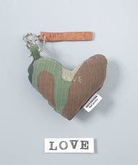 ARTEPOVERA｜【 ARTEPOVERA-25WI74029 】 US.カモジャケット RE-キーホルダー(LOVE)