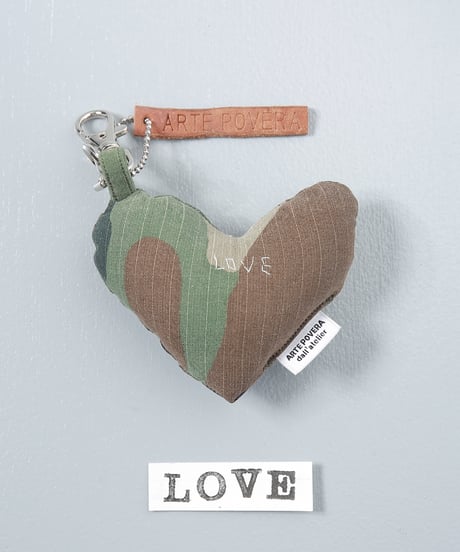 ARTEPOVERA｜【 ARTEPOVERA-25WI74029 】 US.カモジャケット RE-キーホルダー(LOVE)
