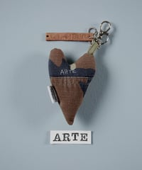 ARTEPOVERA｜【 ARTEPOVERA-25WI73062 】 US.カモジャケット RE-キーホルダー(ARTE)