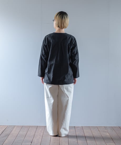 ATPOVA｜【 2025winter31 】 L/C VネックノーカラーSH（製品染）