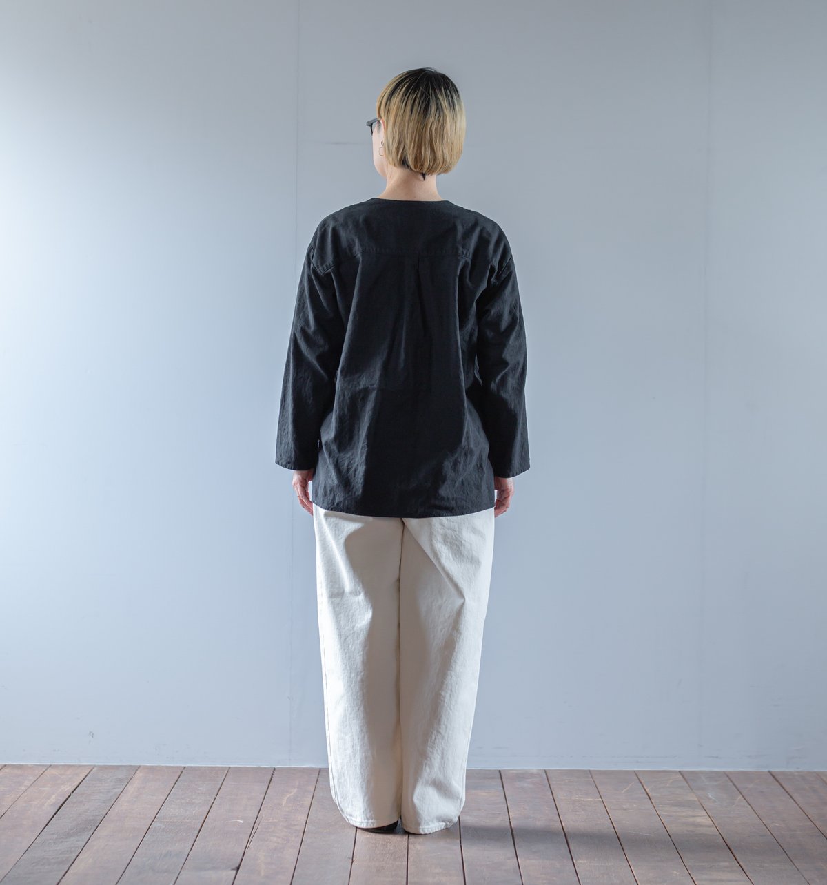 ATPOVA｜【 2025winter31 】 L/C VネックノーカラーSH（製品染） |