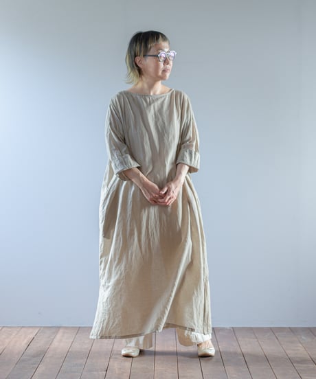 ATPOVA｜【 2026spring53(TEIBAN - ATP022)】 リネン＆コットン ボートネックロングワンピース(ポケット付き)(製品染)