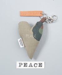 ARTEPOVERA｜【 ARTEPOVERA-25WI75035 】 US.カモジャケット RE-キーホルダー(PEACE)